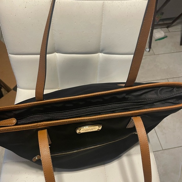 Michael Kors Kempton Black Nylon & Tan Leather Zip Top Tote Bag - Picture 10 of 12